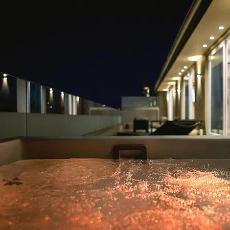 Zeus Jacuzzi Sea View Rooftop شقة
