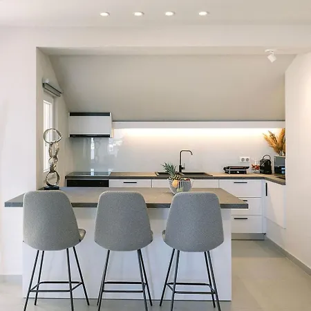 Zeus Jacuzzi Sea View Rooftop Apartment *