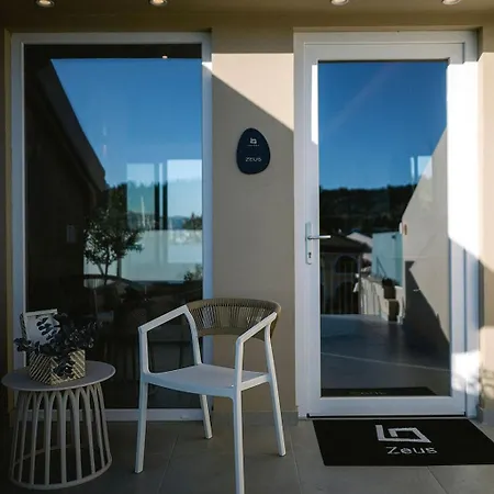 Zeus Jacuzzi Sea View Rooftop Apartment *