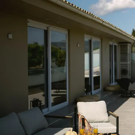 Zeus Jacuzzi Sea View Rooftop شقة