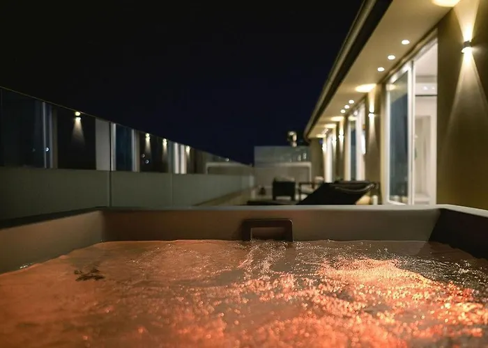 Zeus Jacuzzi Sea View Rooftop Apartman