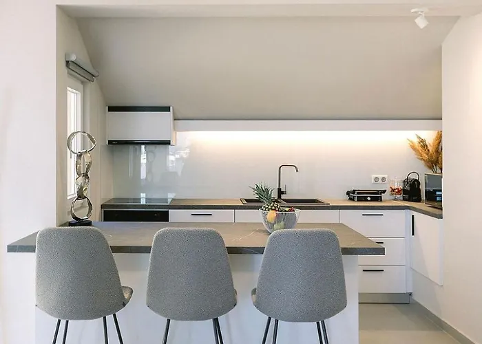 Zeus Jacuzzi Sea View Rooftop Apartman *