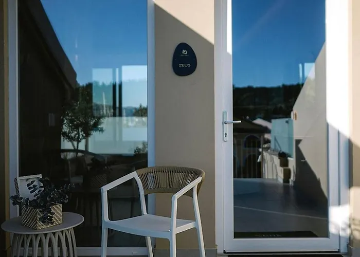 Zeus Jacuzzi Sea View Rooftop Apartman *