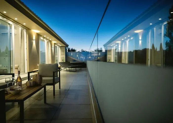 Zeus Jacuzzi Sea View Rooftop Apartament Kontokali